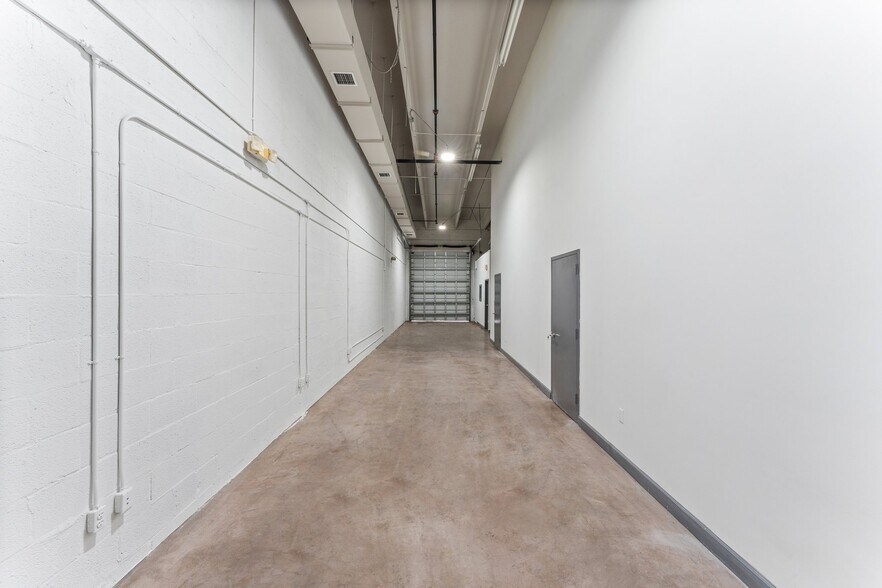 More Photos Of 13816 SW 142nd Ave, Miami Warehouse For Sale