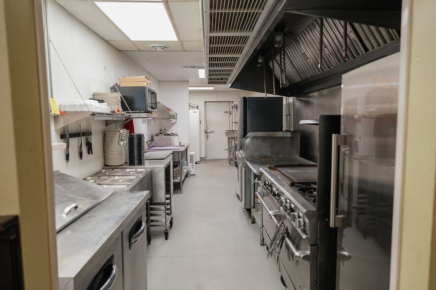 More Photos Of 510 Main St, Ormsby Restaurant For Sale