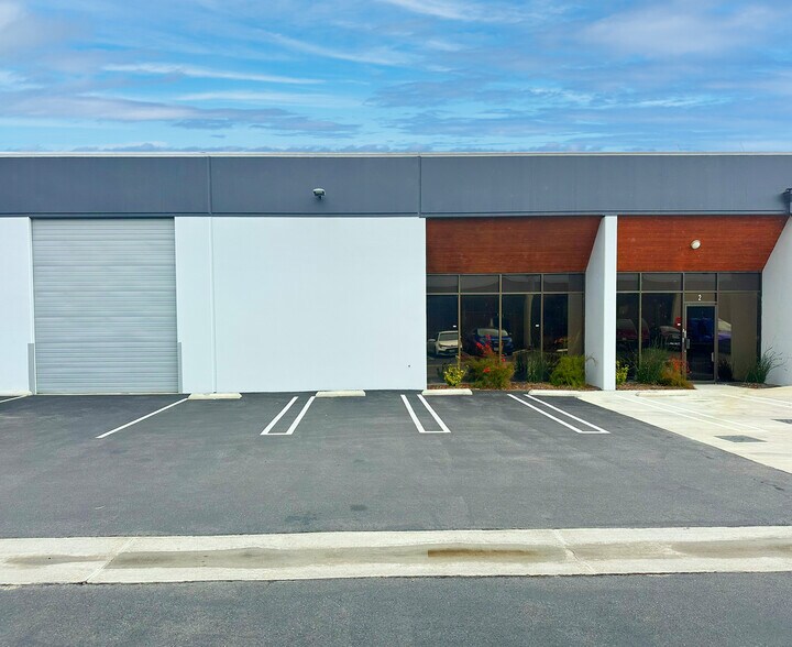 More Photos Of 21018 Osborne St, Canoga Park Warehouse For Lease