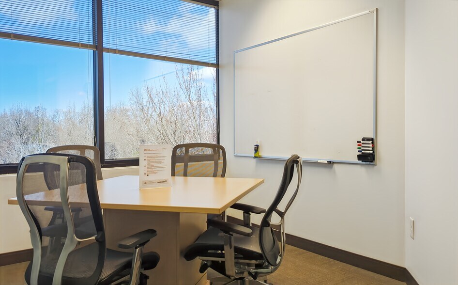 More Photos Of 301 McCullough Dr, Charlotte Coworking Space