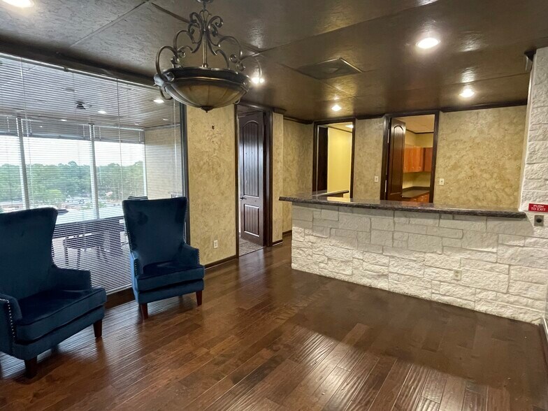 More Photos Of 5625 Cypress Creek Pky, Houston Office For Sale