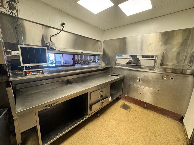 More Photos Of 1285 N High St, Hillsboro Restaurant For Sale