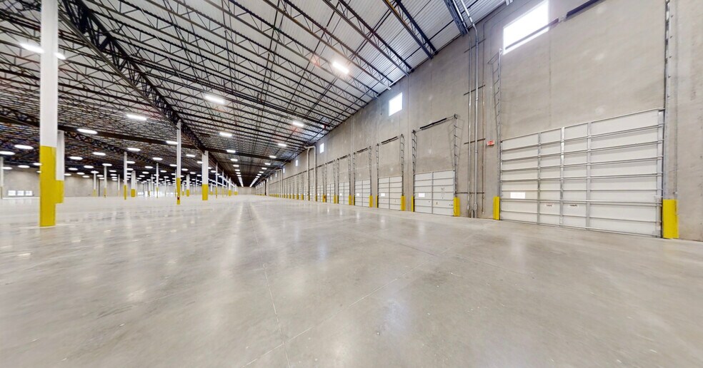 More Photos Of 15791 Corporate Cir, Jupiter Distribution For Lease