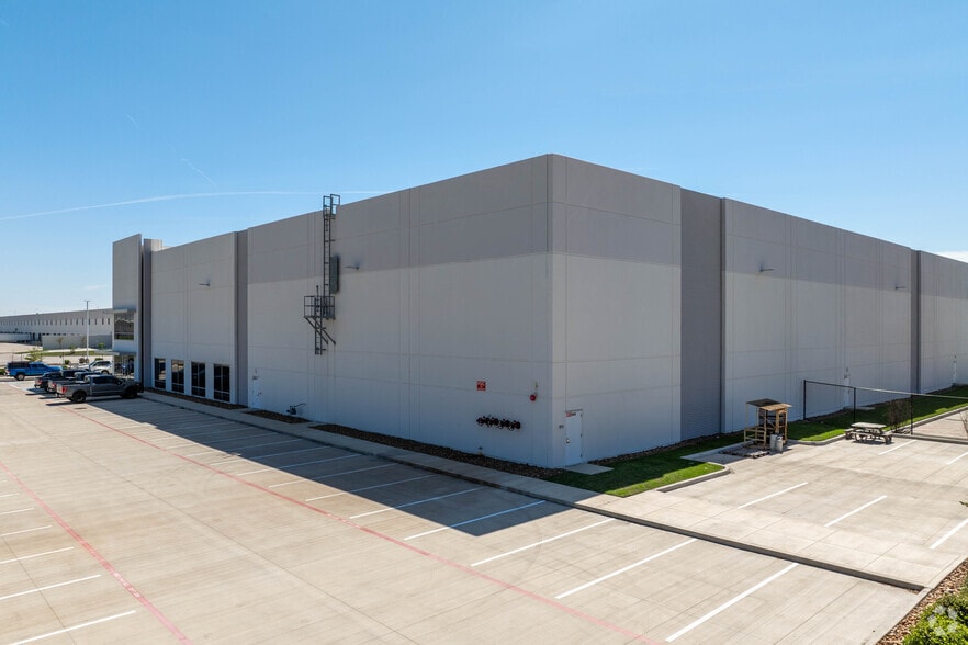More Photos Of 13930 Journey Rd, Houston Warehouse For Lease
