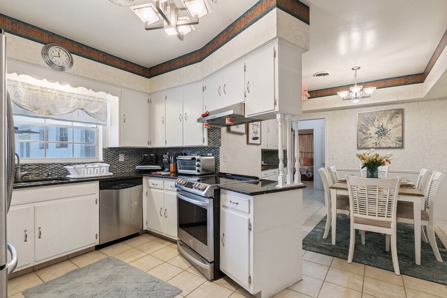 More Photos Of 27 S Center St, Eustis Assisted Living For Sale