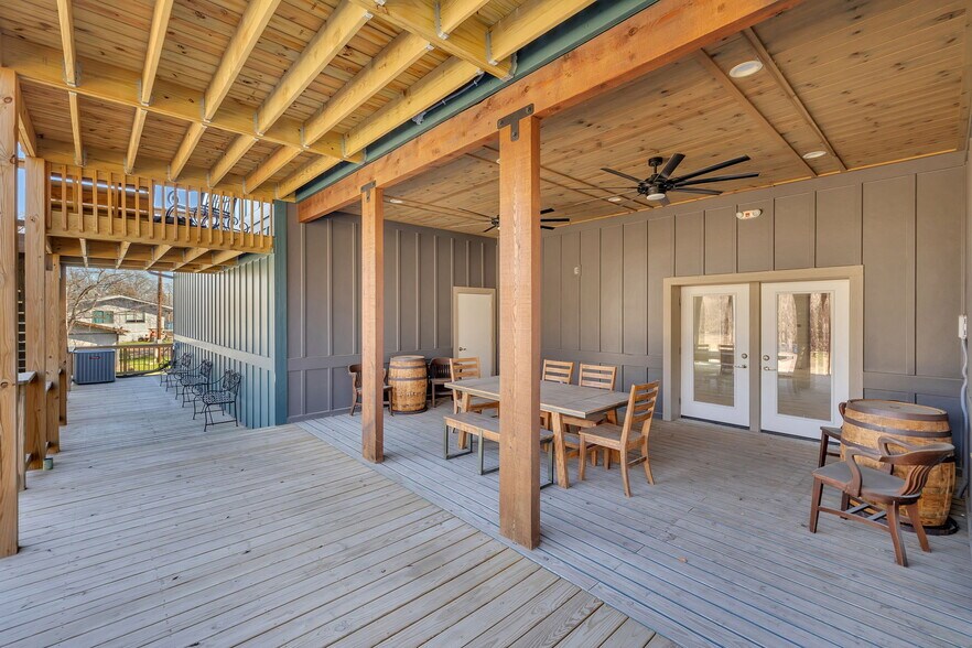 More Photos Of 220 W FM 473, Comfort Storefront Retail Office For Lease