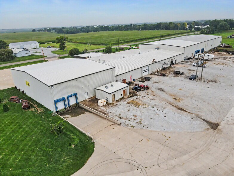 More Photos Of 545 N 1st St, Geneva Warehouse For Sale