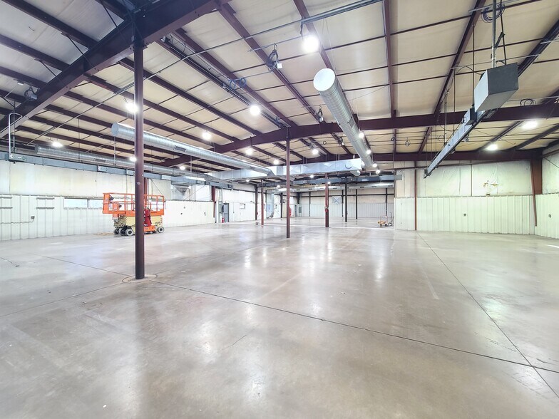 More Photos Of 7007 Trafalgar St, Fort Wayne Light Manufacturing For Lease