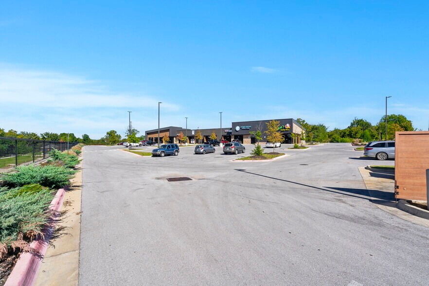 More Photos Of 504 E Centerton Blvd, Centerton Storefront Retail Office For Lease