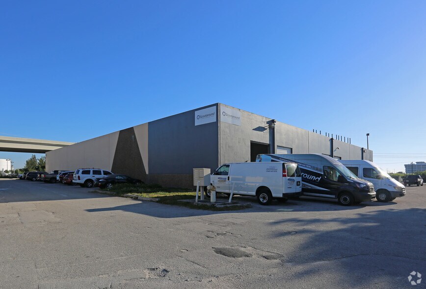 More Photos Of 950 Eller Dr, Dania Warehouse For Lease