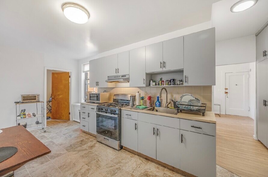More Photos Of 2594 42nd St, Astoria Multifamily For Sale