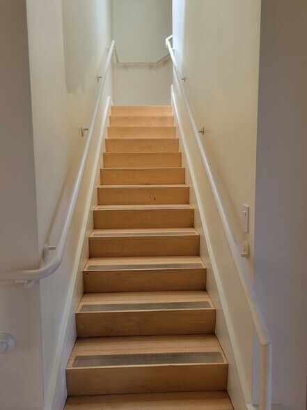 More Photos Of 1919 Mount Diablo Blvd, Walnut Creek Freestanding For Lease