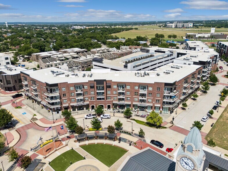 More Photos Of 400 S Oak St, Roanoke Apartments For Lease
