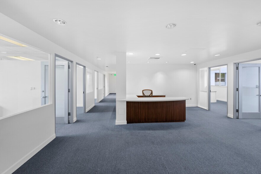 More Photos Of 270 N Canon Dr, Beverly Hills Office For Lease