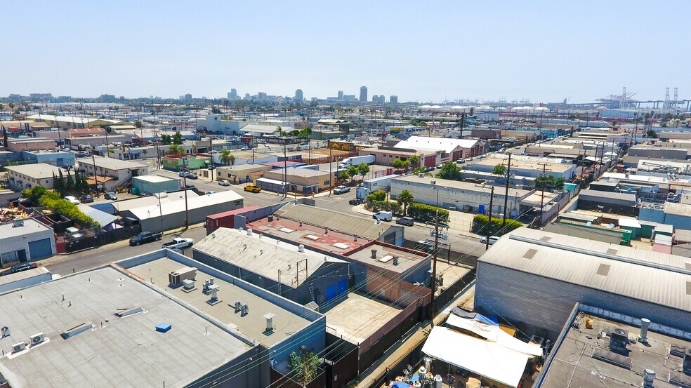 More Photos Of 1661 Cota Ave, Long Beach Service For Sale