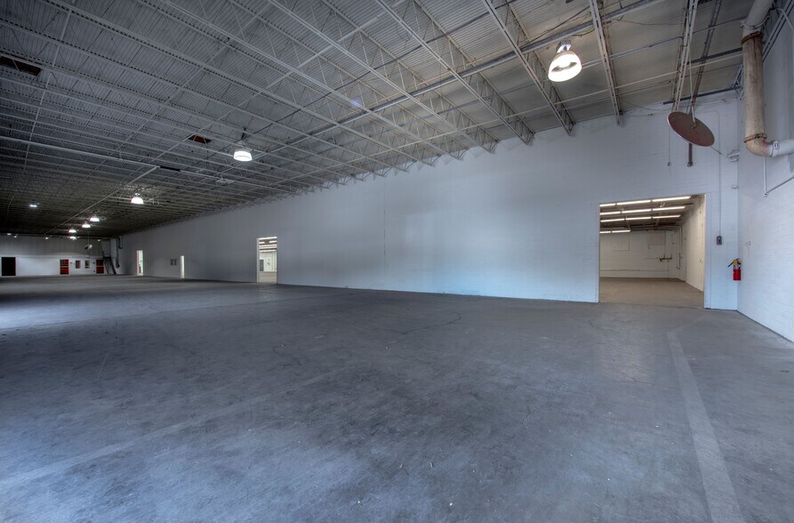 More Photos Of 1700 Overhead Bridge Rd NE, Cleveland Warehouse For Lease