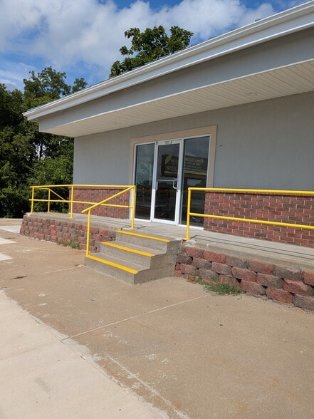 More Photos Of 701 S Belt Hwy, Saint Joseph Storefront Retail Office For Lease
