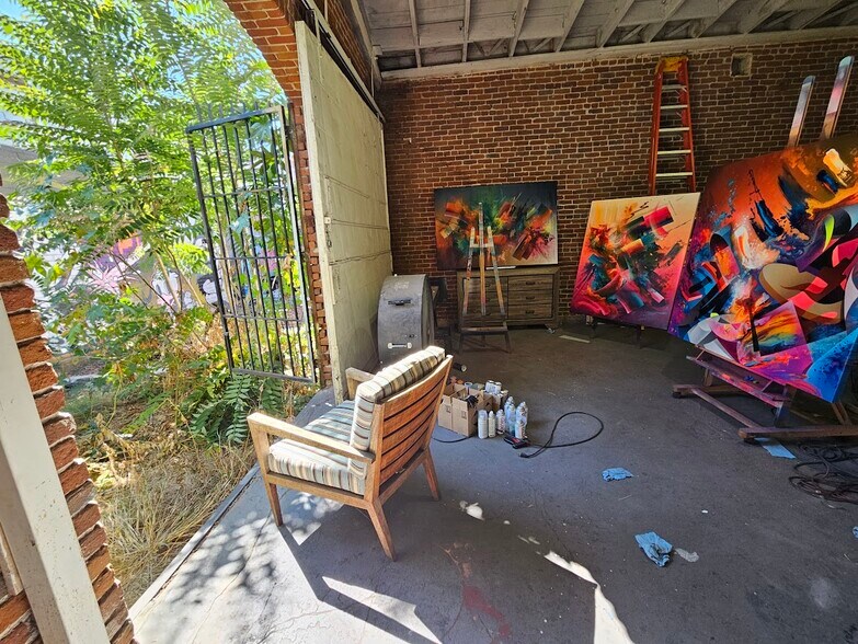 More Photos Of 2132 Sacramento St, Los Angeles Warehouse For Lease