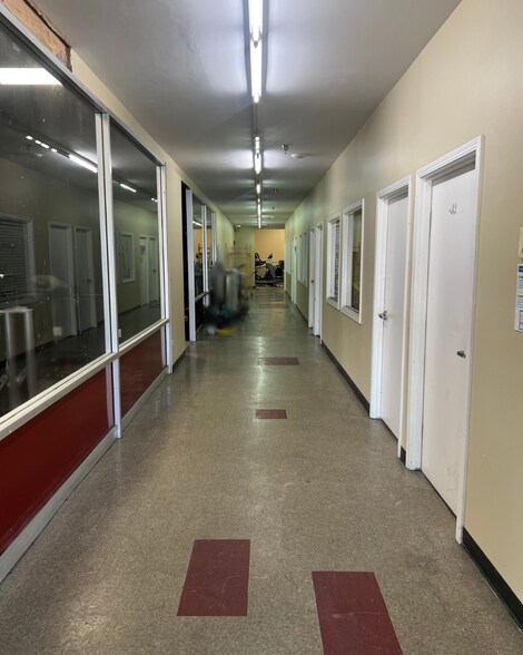 More Photos Of 200 China Grade Loop, Bakersfield Health Club For Lease