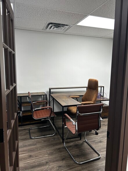 More Photos Of 4042-4044 N Elston Ave, Chicago Storefront Retail Office For Lease