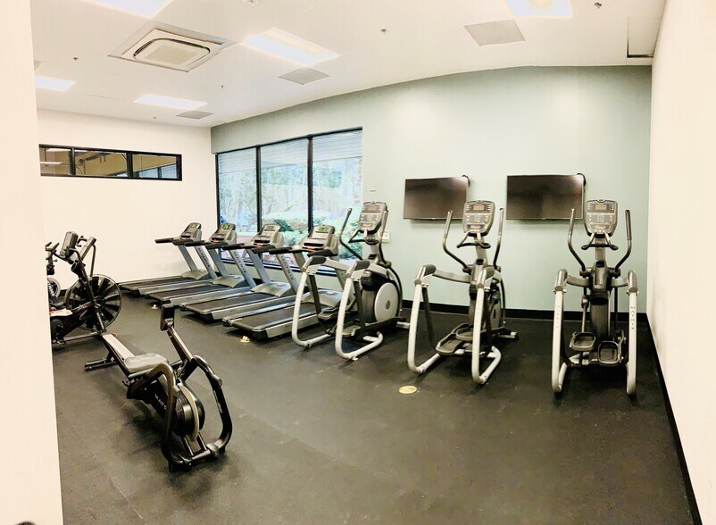 More Photos Of 26550 SW Parkway Avenue, Wilsonville Manufacturing For Lease