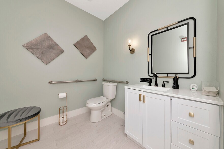 More Photos Of 1345 2nd St, Sarasota Office Residential For Sale