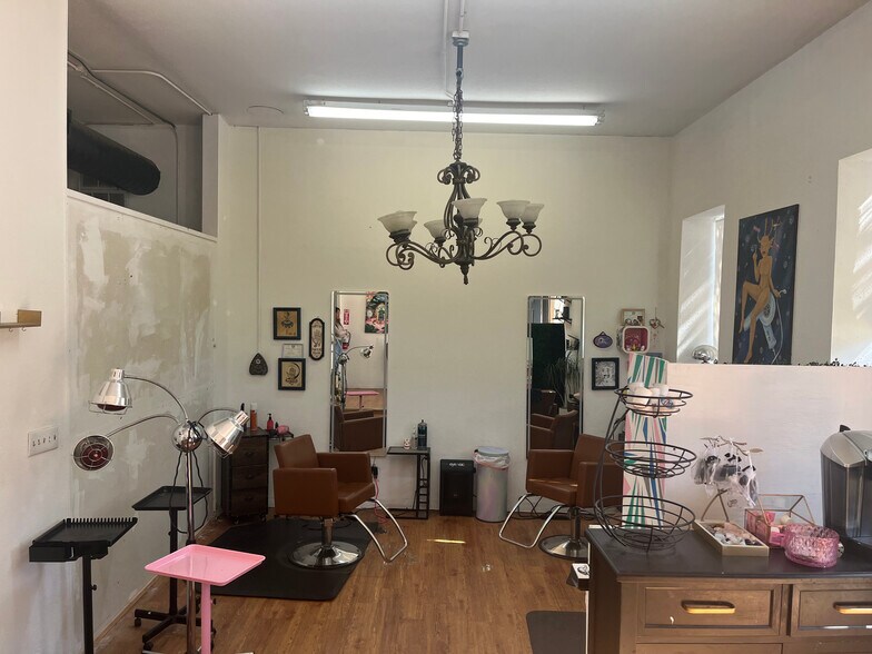 More Photos Of 103 W 6th St, Tyler Flex For Lease