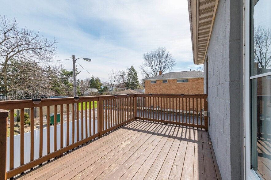 More Photos Of 5203 Turney Rd, Garfield Heights Bar For Sale