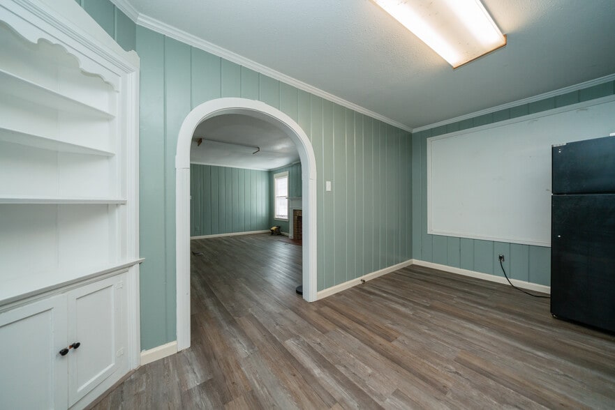 More Photos Of 1505 E Marshall Ave, Longview Medical For Sale