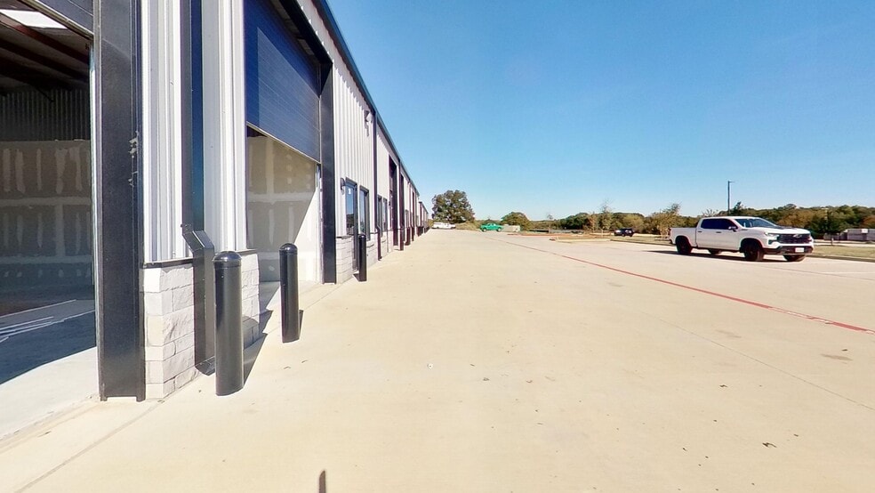 More Photos Of 6815 Rendon Bloodworth Rd, Fort Worth Unknown For Lease