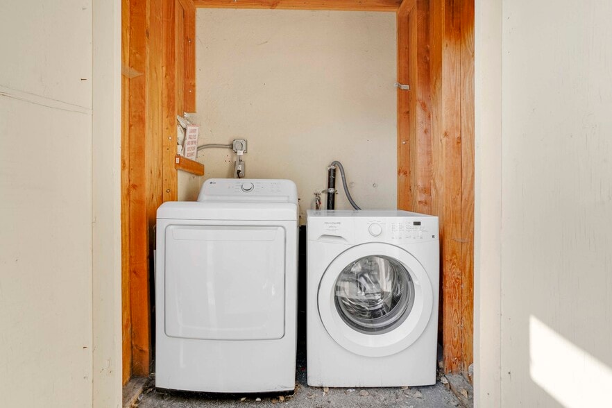 More Photos Of 1143 W 28th St, Los Angeles Multifamily For Sale