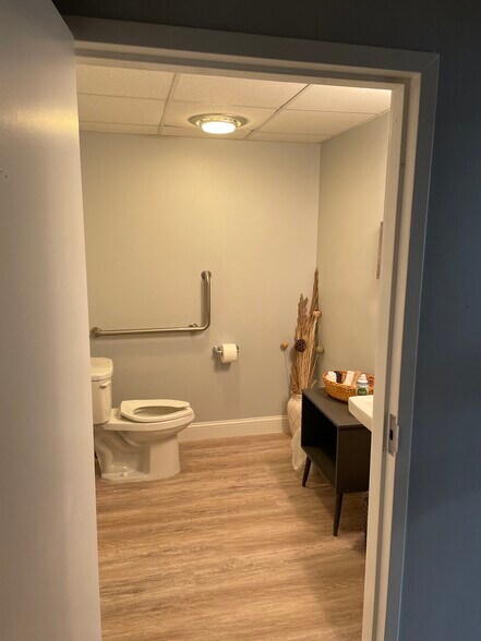 More Photos Of 9712 Belair Rd, Nottingham Medical For Lease