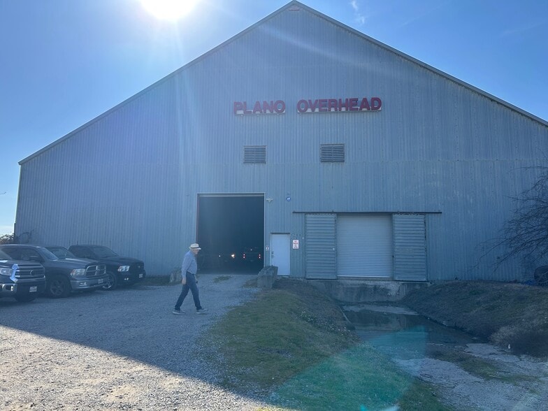 More Photos Of 1208 N Ave, Plano Warehouse For Lease