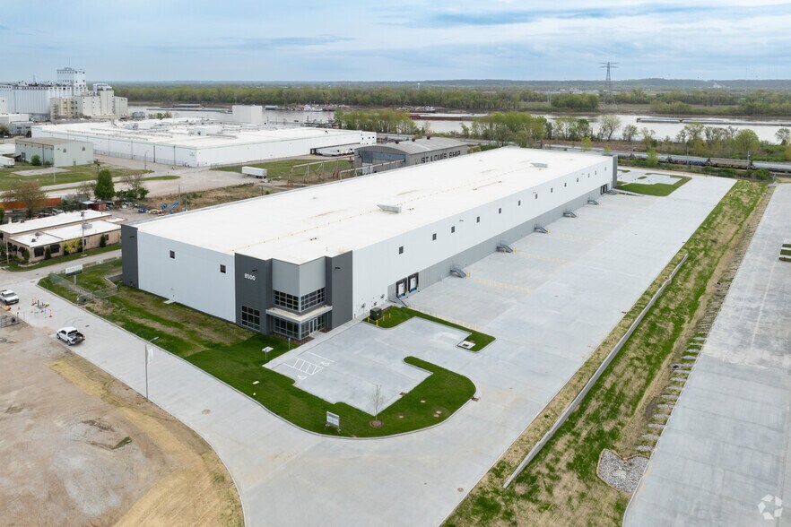 More Photos Of 8500 Reilly Ave, Saint Louis Warehouse For Lease
