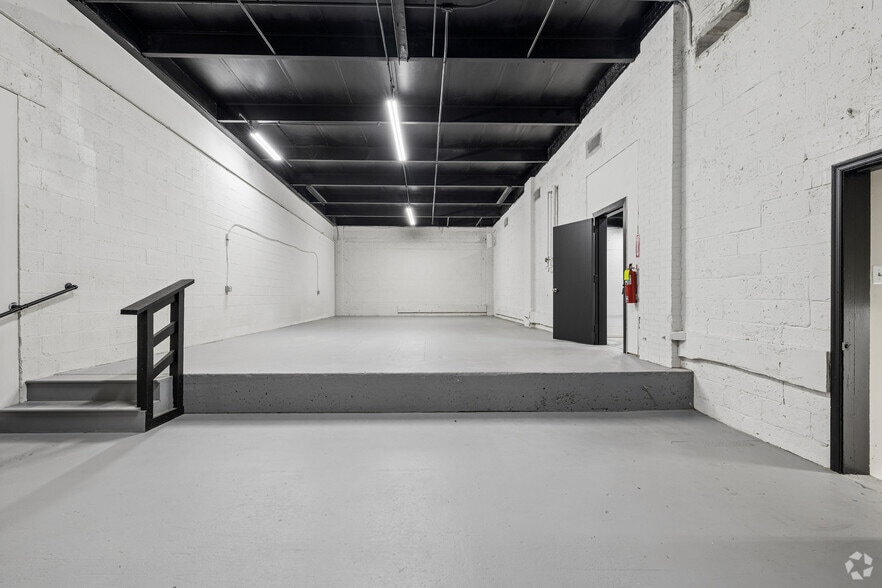 More Photos Of 2810 W Saratoga St, Baltimore Warehouse For Sale