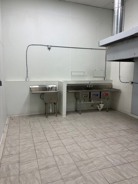 Primary Photo Of 1045 Mexico Blvd, Brownsville Self Storage For Lease