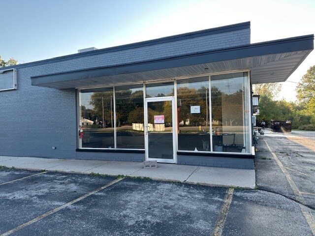 More Photos Of 336 N Military Ave, Green Bay General Retail For Lease