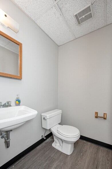 More Photos Of 1572 Montgomery Hwy, Birmingham Office For Lease