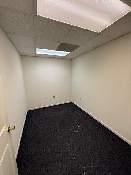 More Photos Of 1421 S Main St, High Point Office For Lease