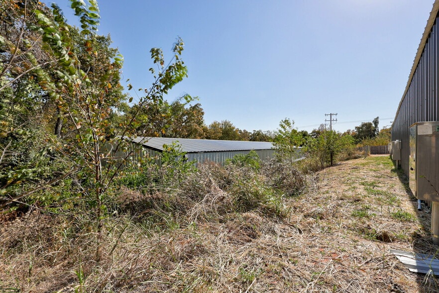 More Photos Of 3875 E Waterloo Rd, Edmond Warehouse For Lease