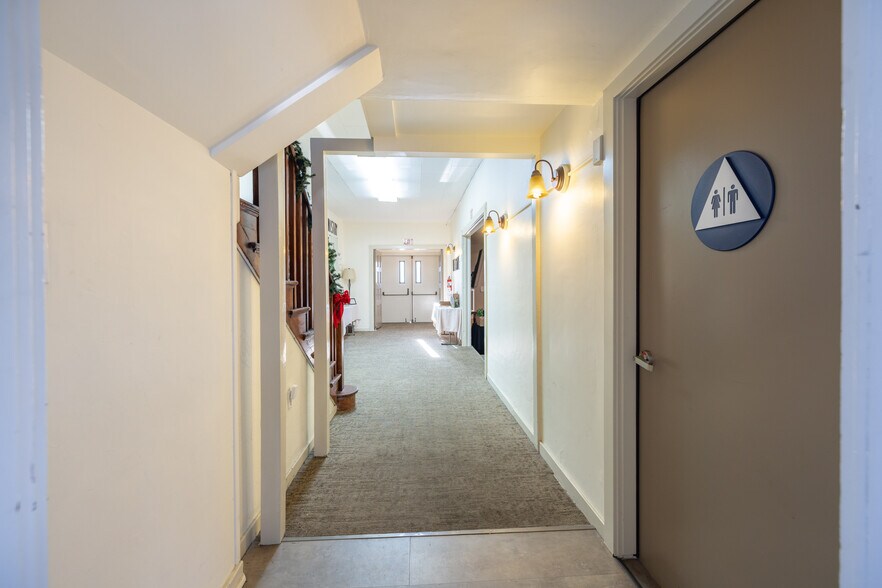 More Photos Of 628 Royer St, Roseville Schools For Lease