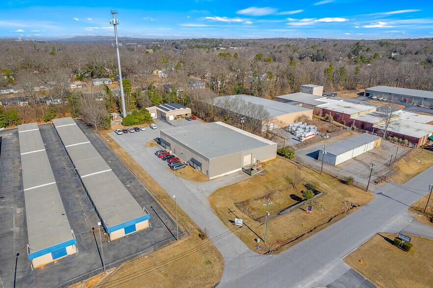 More Photos Of 11 N Kings Rd, Greenville Warehouse For Lease