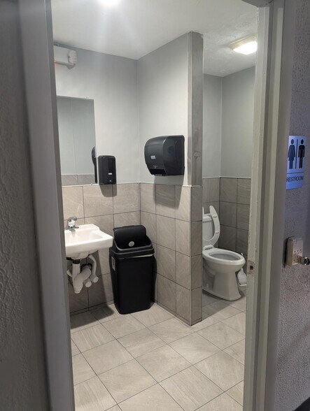 More Photos Of 6028 N Dixie Dr, Dayton Bar For Sale