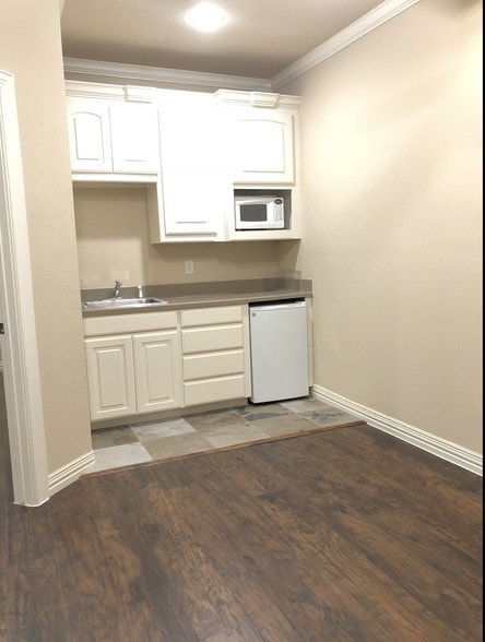 More Photos Of 1400 W Mayfield Rd, Arlington Loft Creative Space For Lease