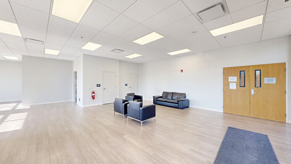 More Photos Of 200 S Pemberton Rd, Pemberton Distribution For Lease