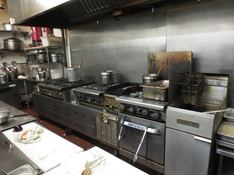 More Photos Of 818 N Pacific Ave, Glendale General Retail For Lease