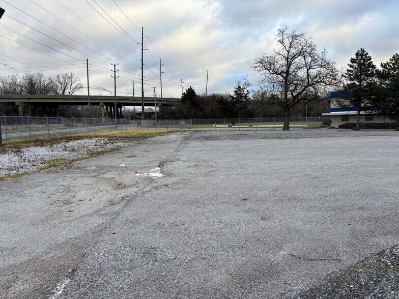 More Photos Of 4979 Massachusetts Ave, Indianapolis Warehouse For Lease