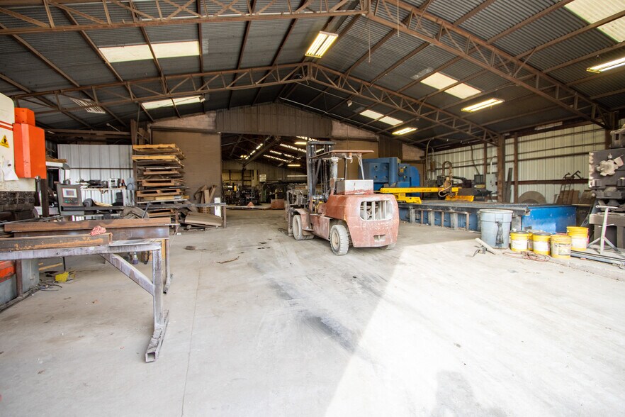 More Photos Of 111 E Liberty St, Pilot Point General Retail For Sale