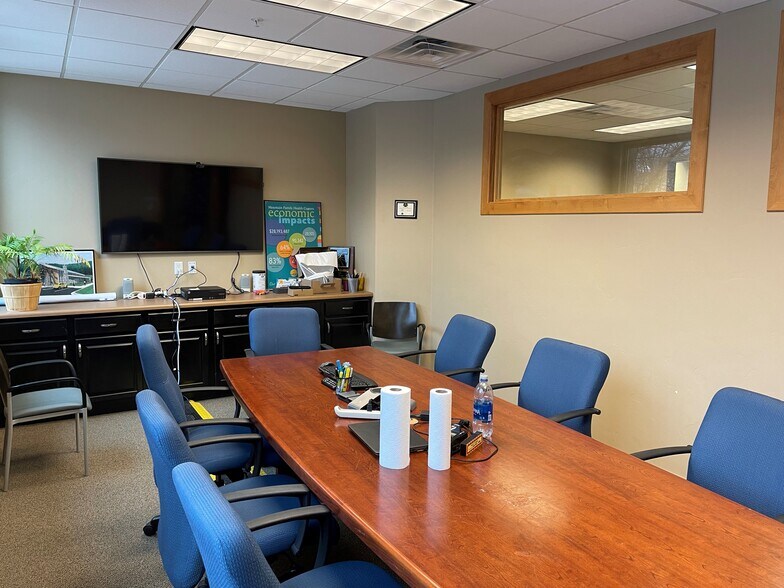 More Photos Of 2700 Gilstrap Ct, Glenwood Springs Office For Lease