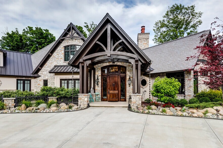 More Photos Of 1286 Gray Fox Ct, Howell Flex For Sale